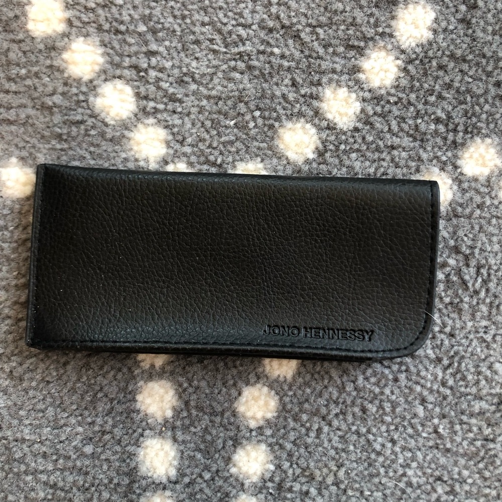 Jono Hennessy - Black Glasses Case